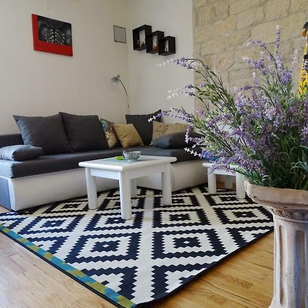 Apartment Naita Sinj Exterior foto