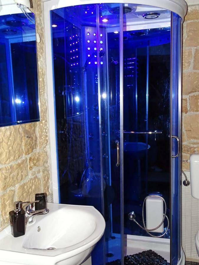 Apartment Naita Sinj Exterior foto